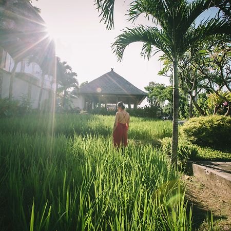The Kirana Canggu Hotel Kültér fotó