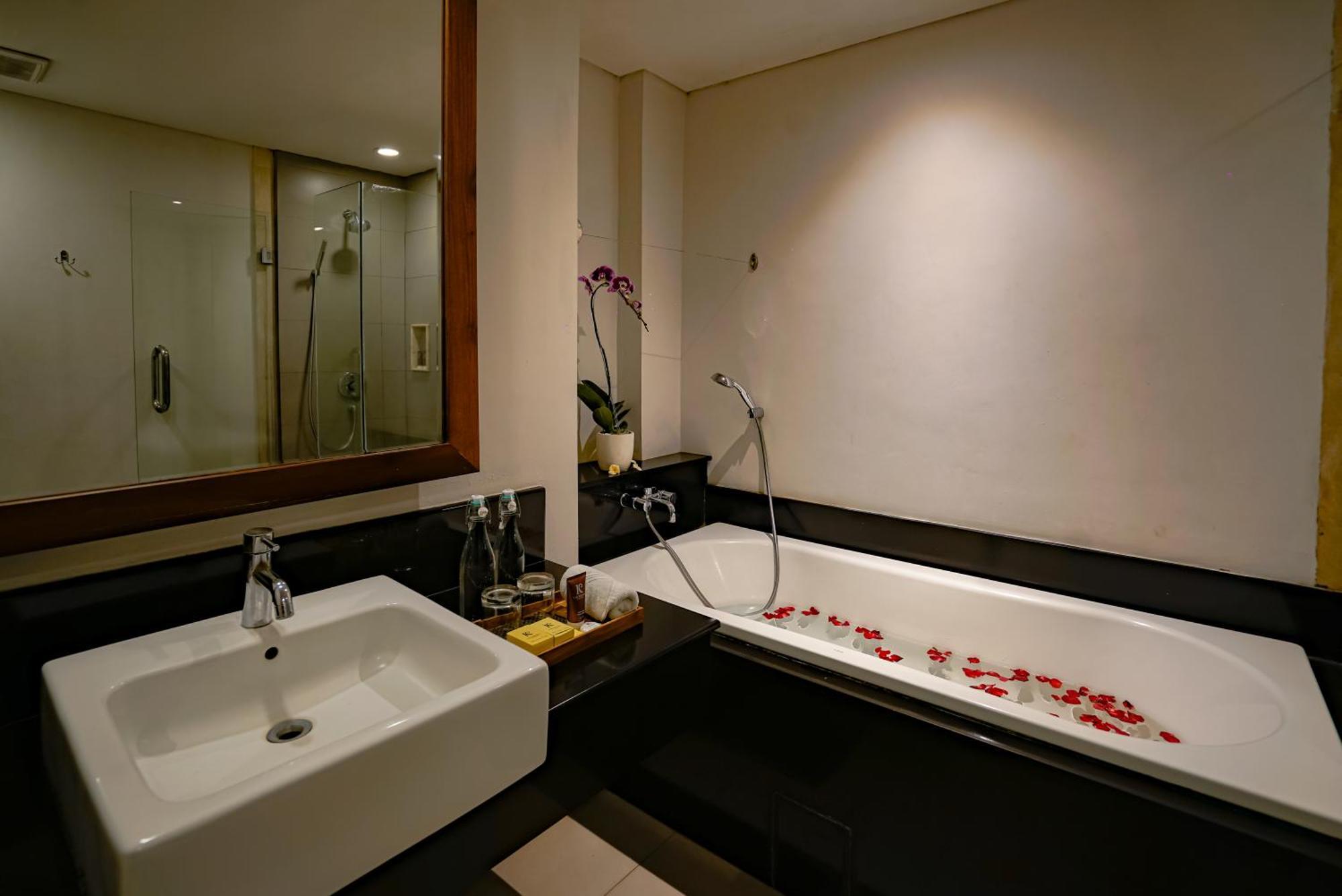 The Kirana Canggu Hotel Kültér fotó